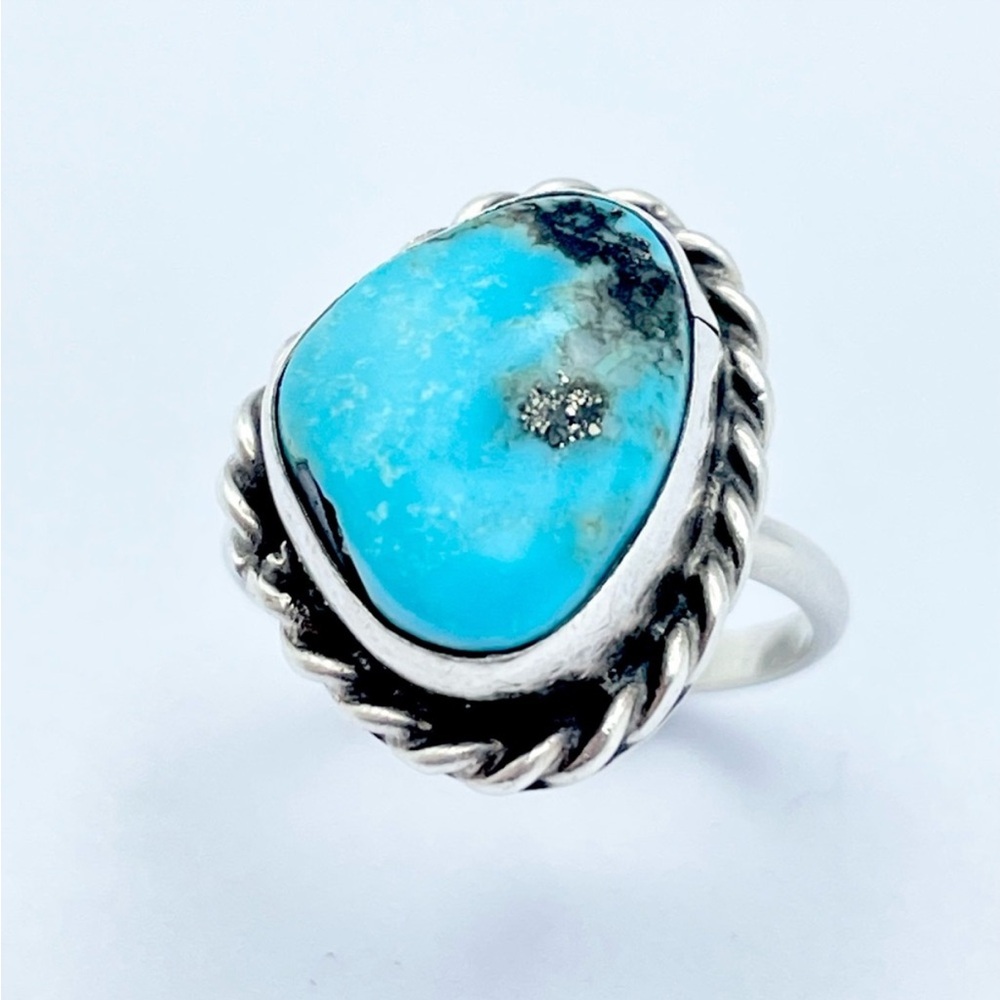 Vintage Turquoise Sterling Silver Native American Ring - Southwestern